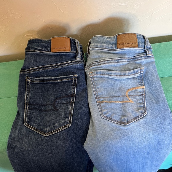 American Eagle Outfitters Denim - American Eagle Jeans
Size 2 Regular / Super‎ Stretch 
2 Pairs
Great Condition!